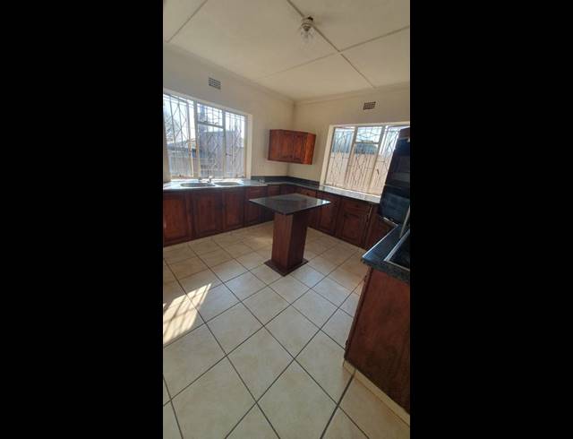 3 BEDROOM PROPERTY TO RENT IN KENSINGTON